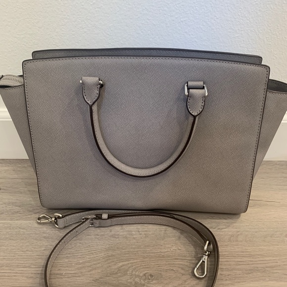 Michael Kors Medium Selma in Grey - Picture 2 of 10
